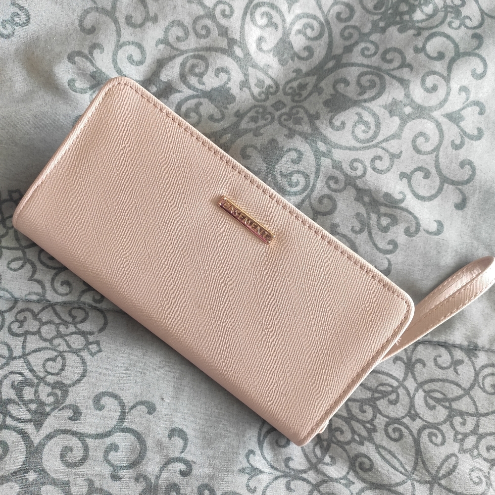 Basement wallet
